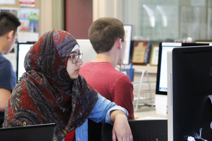Mosaic staff writer Aysha Rehman focuses on her story in the Spartan Daily newsroom. // Photo by Creo Noveno
