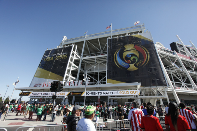 Fans enter Levi Stadium for Copa America. // Photo by Anais Ayala-Martinez, Mosaic Staff 